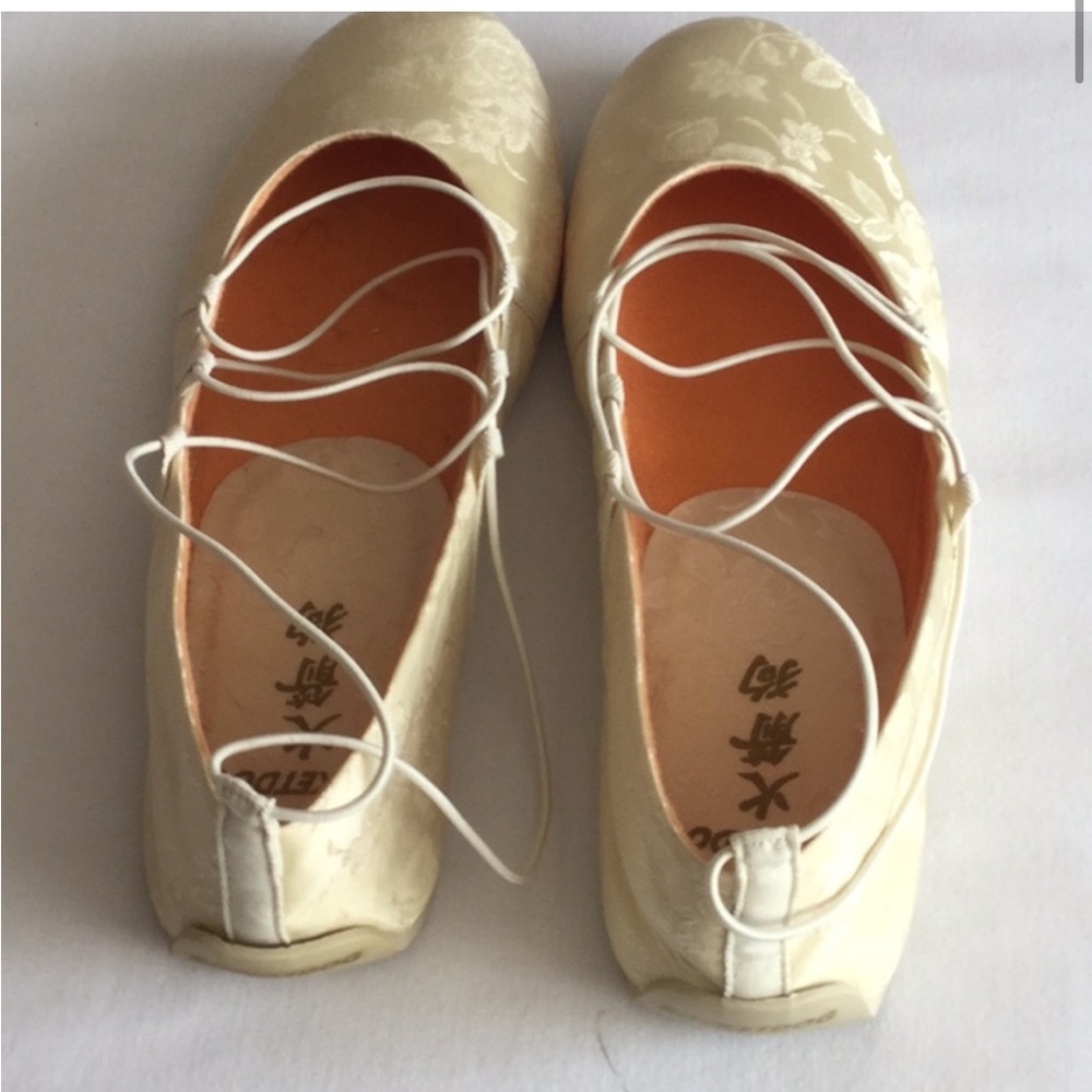 ISO: Rocket dog elastic band ballerina flats